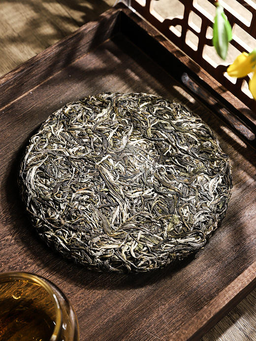 【冰岛王】2024年头春头采  茶韵淸劲如山风呼啸 近几年升值最快的普洱山头 357克/饼拍5发6拍20发25 商品图1