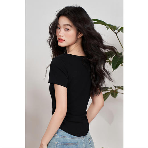 西遇白色U领正肩简约短袖女新款通勤基础修身T粉色绿色D0740371/V0050524 商品图9