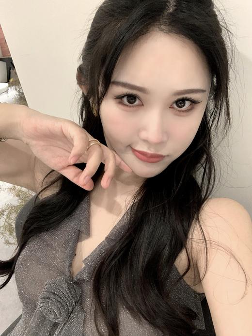 Read Nameless /灰色银丝弹力纯欲上衣+灰色西装面料喇叭裤 商品图3