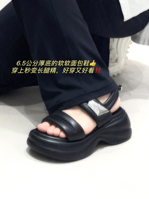 双色可选夏季小羊皮面包凉鞋——chao级软糯的脚感，穿上根本不想脱！魔术贴松糕凉鞋 可以自由调节松紧 脚感如履平地不打滑  | 6.5公分厚底 穿上一秒变身大长腿、轻松拉伸比例！日常休闲百搭 商品图4