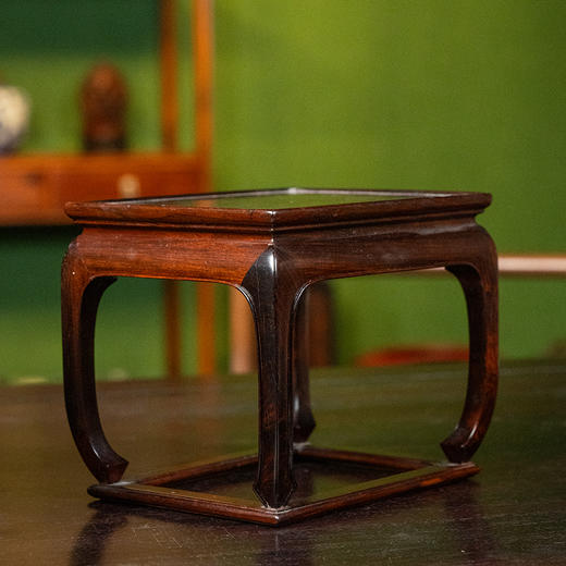二十世纪 红木拦水线彭牙鼓腿带托泥方形器座（一对） 商品图1