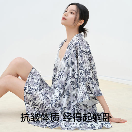 有棵树2024新款缎面纺丝抗皱女士睡袍-J7006 商品图3