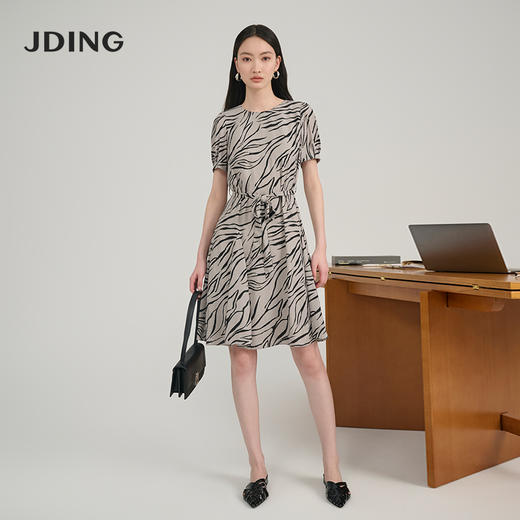 【商场同款】CJDJ518  “ 艺术线条连衣裙 ”  雅致灰色连衣裙 商品图3