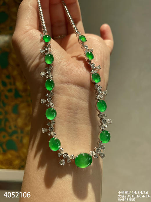 玻璃种艳绿蛋面套链【4052106】具体价格微信咨询 商品图1