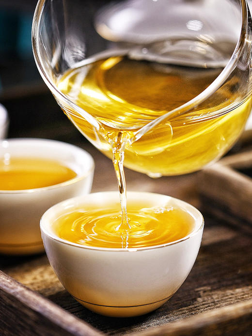 【冰岛王】2024年头春头采  茶韵淸劲如山风呼啸 近几年升值最快的普洱山头 357克/饼拍5发6拍20发25 商品图4