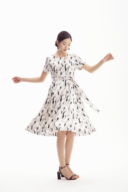 HJ2S21_凝脂色_连衣裙_春夏_轻奢缎面肌理同色系腰带收腰显瘦通勤气质连衣裙_高级女装_BERNIEELEN 伯妮斯茵 商品图0