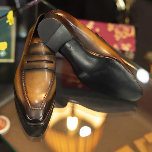 高级定制世界冠军级同工艺产品：马蹄跟盲腰琴底乐福鞋 商品图4