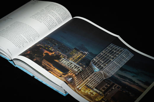 嘉德文库新书发售，原价488元，8折首发丨未来之境：扎哈·哈迪德建筑事务所设计展 【嘉德通专享】主题周边限量销售【中英双语，一书领略ZHA惊世曼妙的地标创作】 商品图7