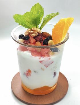 生椰水果酸奶杯