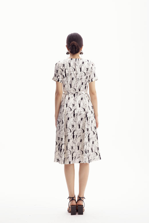 HJ2S21_凝脂色_连衣裙_春夏_轻奢缎面肌理同色系腰带收腰显瘦通勤气质连衣裙_高级女装_BERNIEELEN 伯妮斯茵 商品图6