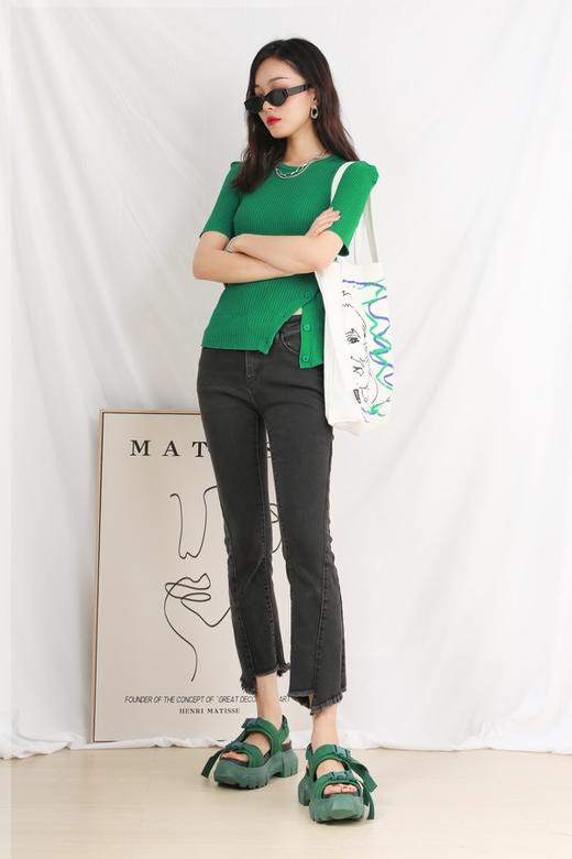 WHO KNOWS 不对称下摆圆领针织上衣 13174 商品图1