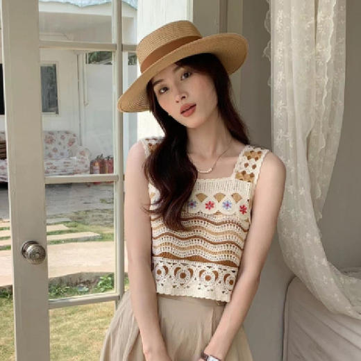 【辣妹方领吊带背心】镂空针织上衣女 夏季新款 甜美设计感 显瘦条纹上衣  商品图6