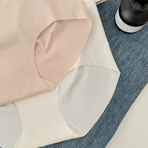 冰丝无痕超柔裸感内裤UA52069 商品图4