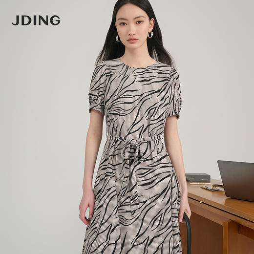 【商场同款】CJDJ518  “ 艺术线条连衣裙 ”  雅致灰色连衣裙 商品图1