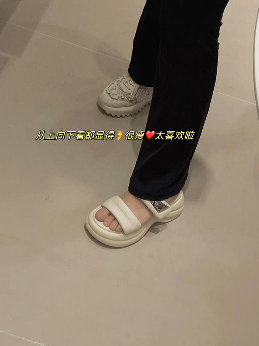 双色可选夏季小羊皮面包凉鞋——chao级软糯的脚感，穿上根本不想脱！魔术贴松糕凉鞋 可以自由调节松紧 脚感如履平地不打滑  | 6.5公分厚底 穿上一秒变身大长腿、轻松拉伸比例！日常休闲百搭 商品图11