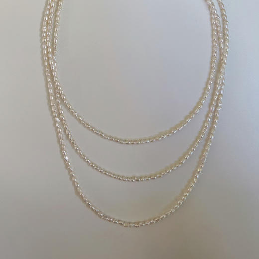 甄珠贝 法式轻盈 淡水keshi 2-3mm 日常百搭 冷光chao亮 很有质感（单层哦，首图是戴三条或三圈长度的效果） 商品图5