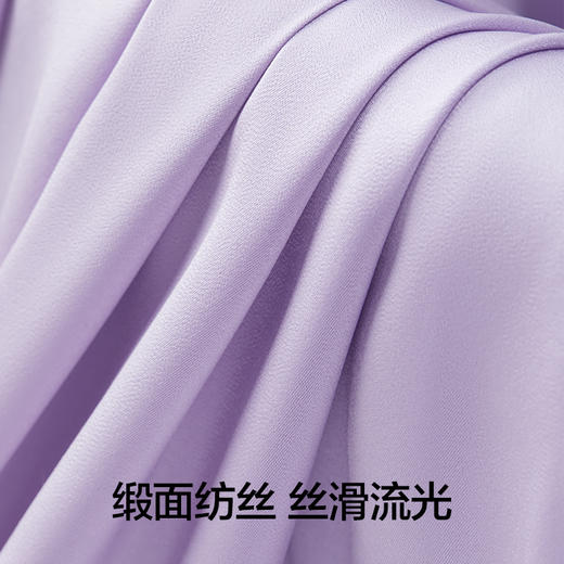 有棵树2024新款缎面纺丝抗皱女士睡袍-J7006 商品图1