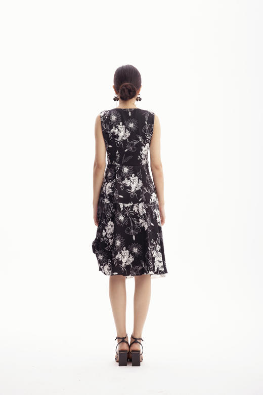 HJ2S37_凝脂色_连衣裙_四季_名媛风黑白撞色花卉印花无袖收腰显瘦气质连衣裙_高级女装_BERNIEELEN 伯妮斯茵 商品图7