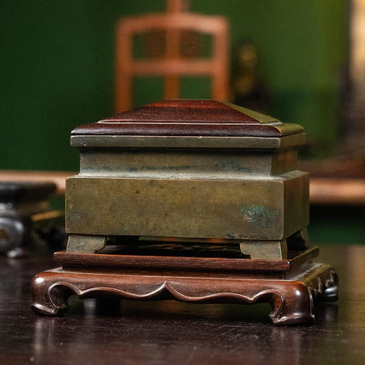 清 铜四足方炉（红木盖座） 商品图4