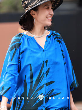 克莱因蓝上长出的迷迭香 丝棉迷迭香印花轻薄艺术感衬衫