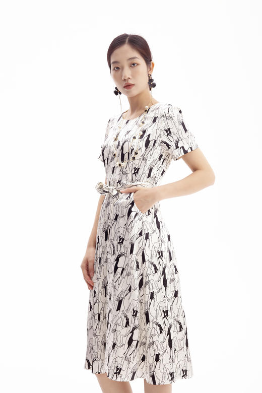 HJ2S21_凝脂色_连衣裙_春夏_轻奢缎面肌理同色系腰带收腰显瘦通勤气质连衣裙_高级女装_BERNIEELEN 伯妮斯茵 商品图4