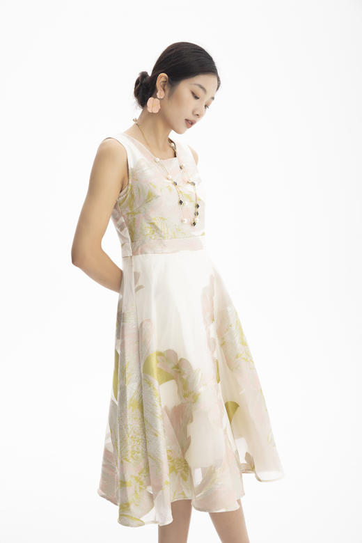 HJ2S62_绿沈色_连衣裙_夏季_气质优雅粉绿花卉提花圆领无袖收腰显瘦 A 字中裙_高级女装_BERNIEELEN 伯妮斯茵 商品图6