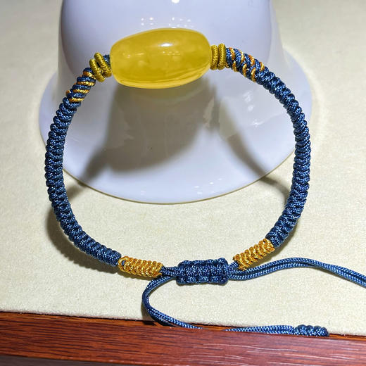 纯手工编制鸡油黄蜜蜡桶珠手串 商品图1