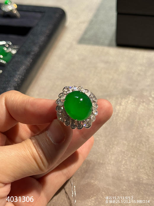 老坑艳绿蛋面戒指【4031306】具体价格微信咨询 商品图1