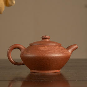 《和合壶》 穆明龙 高级工艺美术师、高级泥料工程师、宜兴紫砂工厂特级练泥师、工艺美术学会会员、实力派创新型陶艺家