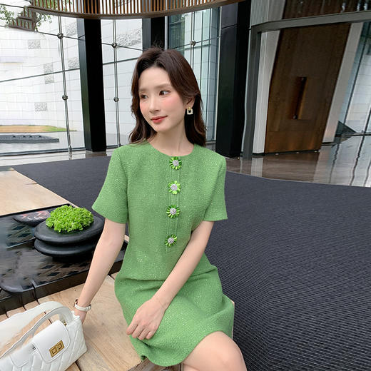 【清仓超15天不保价】奢姿大码女装2025季新款镶钻装饰小香风裙子胖妹妹时尚连衣裙3742802144 商品图1