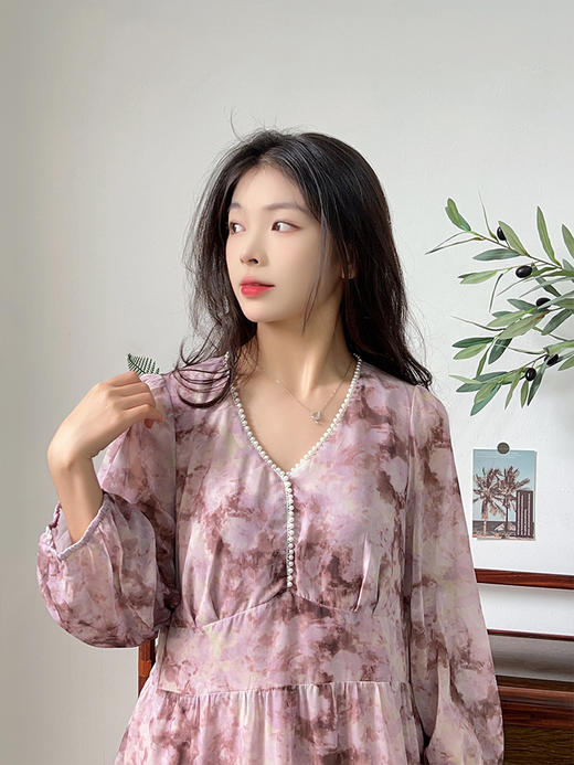 【130-320斤大码女装】轻奢小个子连衣裙 夏季新款 胖MM时尚气质V领水墨画连衣裙 商品图2