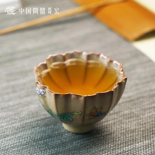 问鼎哥窑致巧款青葵杯（春娇迷蝶）（缺货） 商品图2