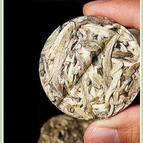 36      让喝茶变得更简单
白毫银针一字饼