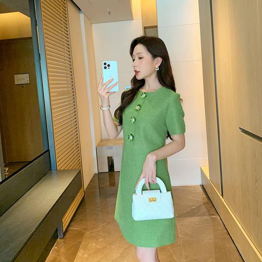 【清仓超15天不保价】奢姿大码女装2025季新款镶钻装饰小香风裙子胖妹妹时尚连衣裙3742802144 商品图4