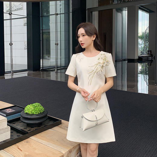 [奢姿轻奢系列]钉珠绣花连衣裙大码女装夏季新款胖妹妹优雅裙子8942890042 商品图3