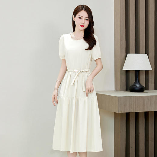 WL99609 2924年夏季新款气质时尚简约通勤收腰显瘦舒适透气百搭纯色连衣裙 商品图1