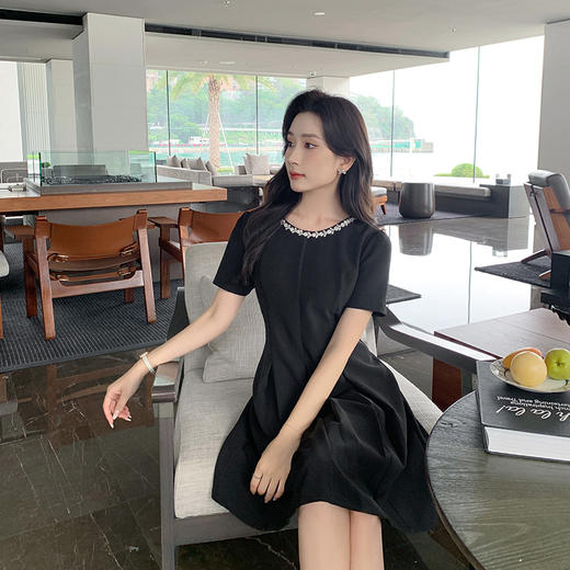 【清仓超15天不保价】[奢姿轻奢系列]圆领钻链连衣裙大码女装夏季新款胖妹妹优雅裙子8942890074 商品图1