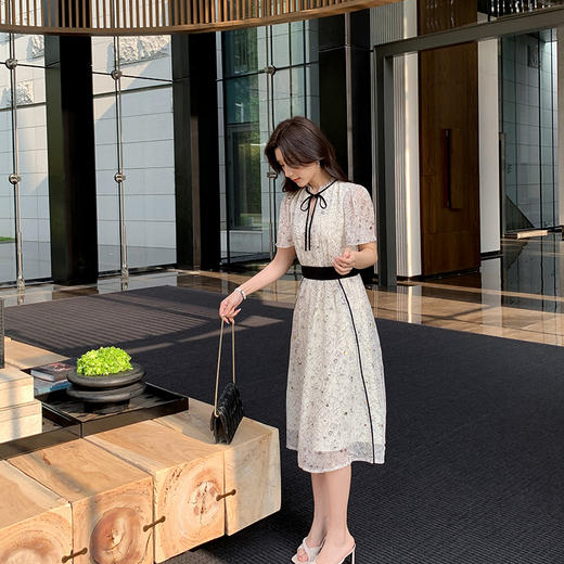 奢姿大码女装2025年夏季新款印花减龄连衣裙胖妹妹蝴蝶结时尚裙子8942890000 商品图4