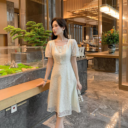 奢姿大码女装2025夏季新款蕾丝气质裙子胖妹妹纽扣方领时尚连衣裙9942826437 商品图4
