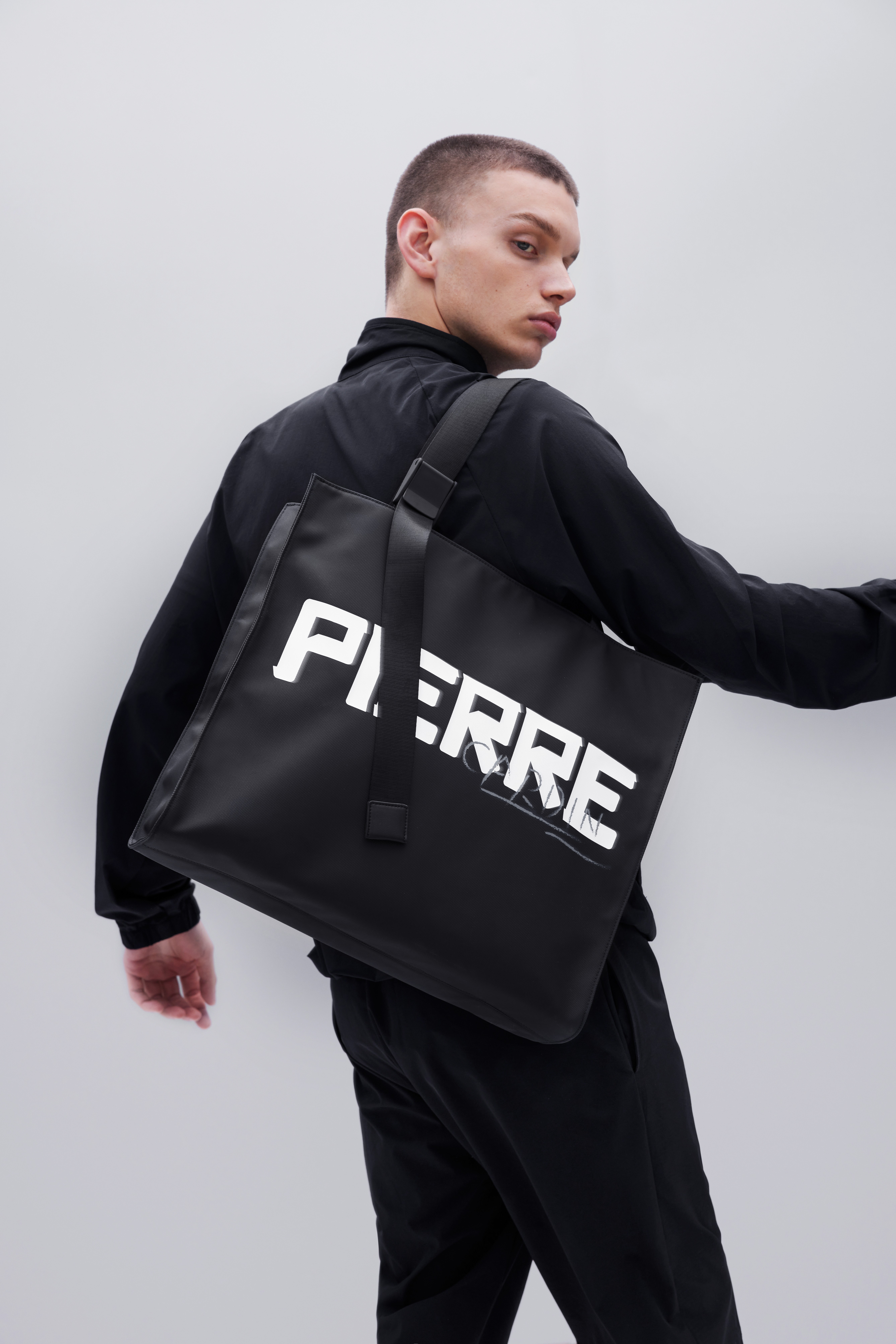 皮尔卡丹正品男士男式横身字母印花休闲潮流公文包