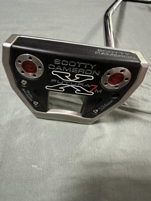 X7M泰勒利斯高尔夫球杆
Titleist Scotty Cameron 推杆。
尺寸:37
最新款，方型，非常平衡，方向准。
原装新款握把 商品图0