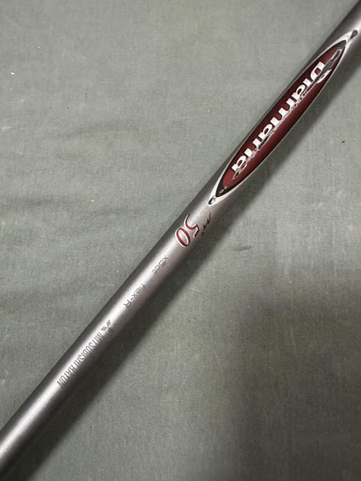 Titleist913D2经典一号木，容错非常好。
中折点，
硬度:50R三凌杆身
角度:10.5 商品图3