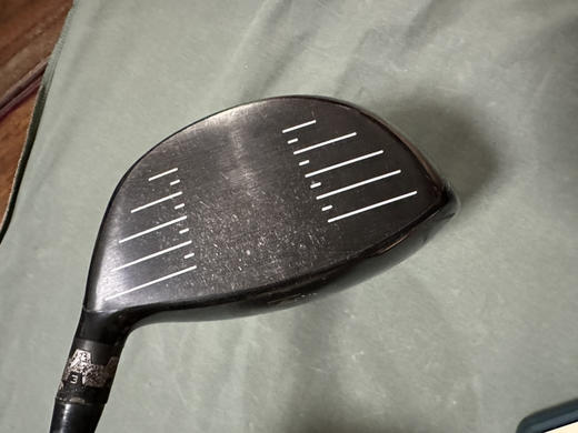 Titleist910D2经典一号木，容错非常好。
中折点，
硬度:50R，三凌杆身
角度:10.5 商品图2