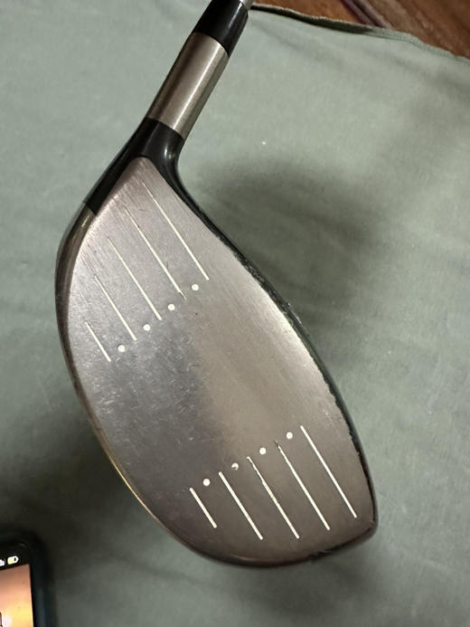 左手Titleist909D2经典一号木，容错非常好。
中折点，
硬度:65s三凌杆身
角度:10.5 商品图1