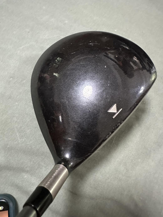 左手Titleist909D2经典一号木，容错非常好。
中折点，
硬度:65s三凌杆身
角度:10.5 商品图2