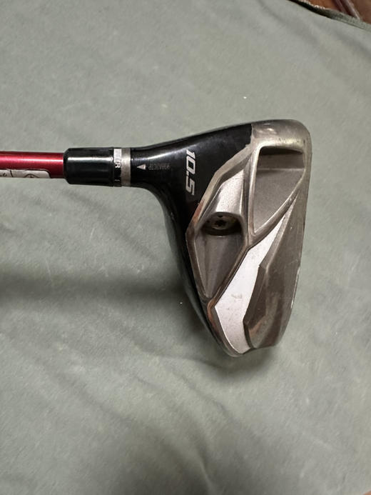 左手Taylormade二手男士一号木！
型号:R9
度数:10.5
硬度:SR
克数:55 商品图1