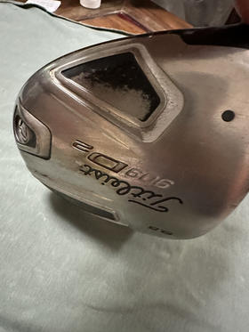 左手Titleist909D2经典一号木，容错非常好。
中折点，
硬度:65s三凌杆身
角度:10.5