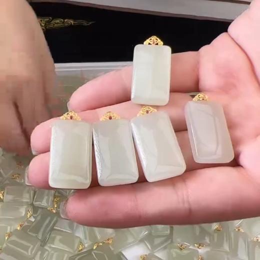 18K和田玉无事牌吊坠 商品图0