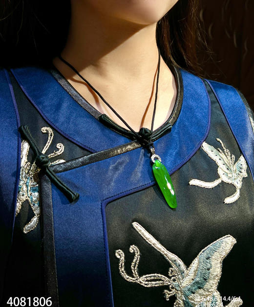 老坑玻璃种艳绿福瓜吊坠【4081806】具体价格微信咨询 商品图4