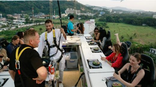 泰国普吉空中餐厅代订【DINNER IN THE SKY日落晚餐浪漫体验|高空俯瞰美景|夜间鸡尾酒会】 商品图1